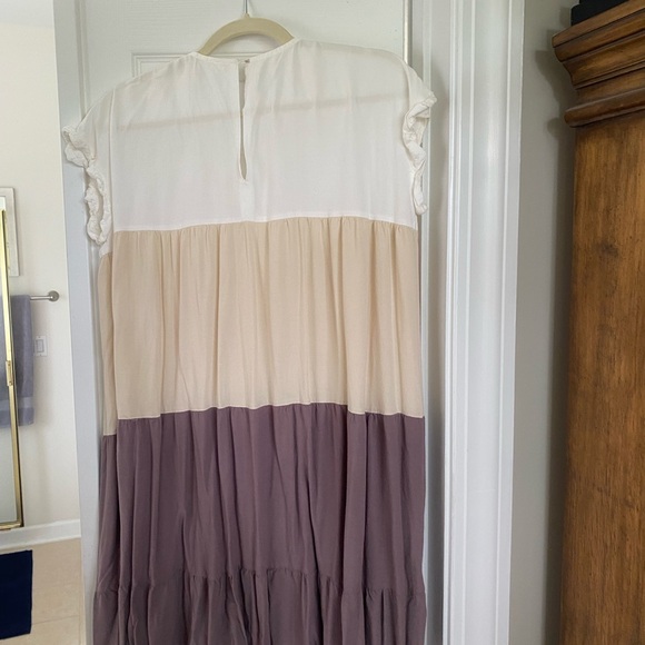 Lightweight dress size large - Picture 2 of 5
